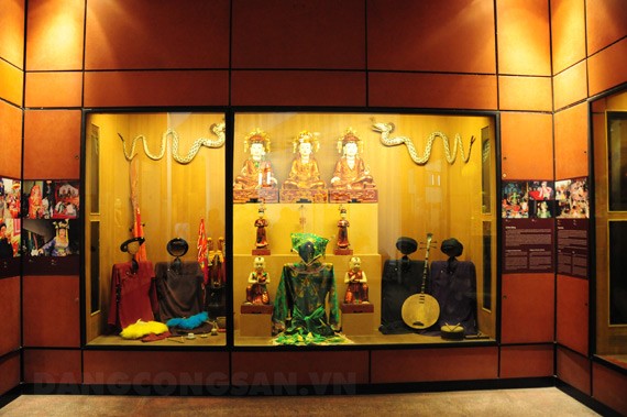 Museums - non-school education centers for cultural and historical values - ảnh 1